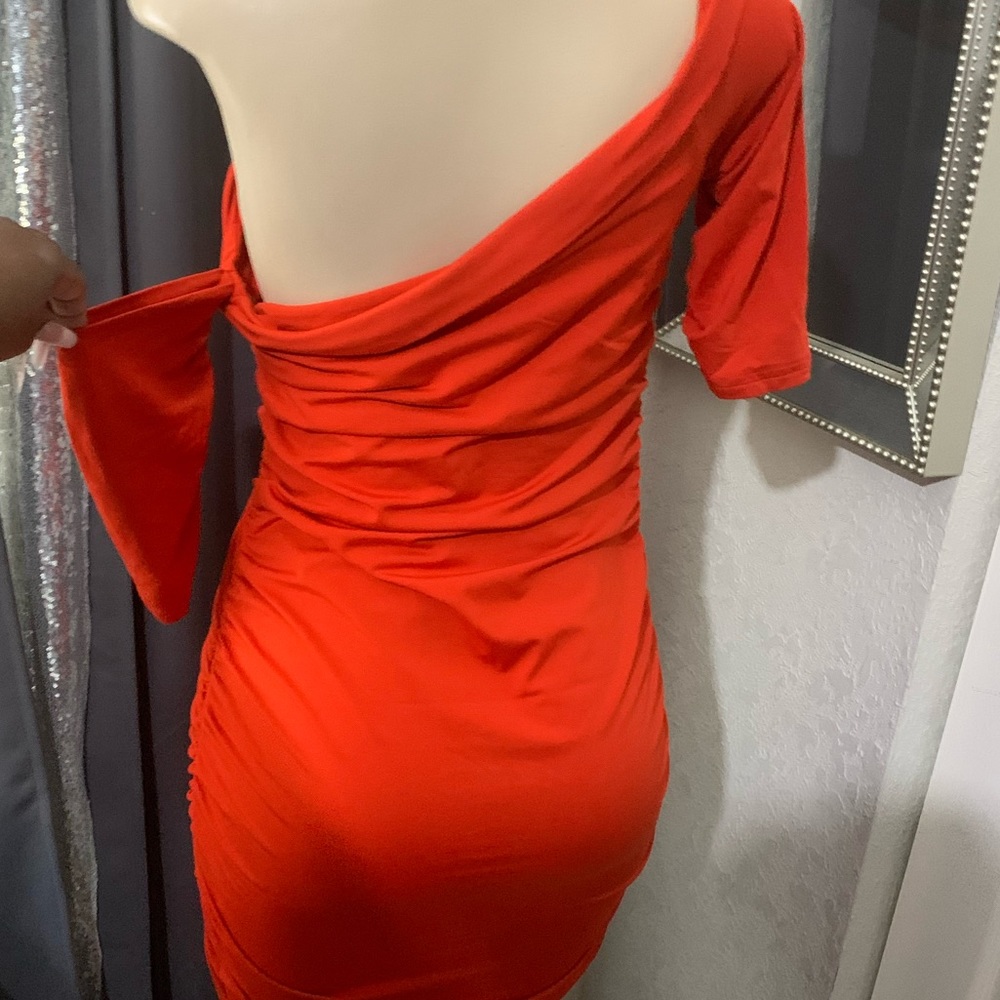 Asymmetrical Ruched Dress - Picture 3 of 4
